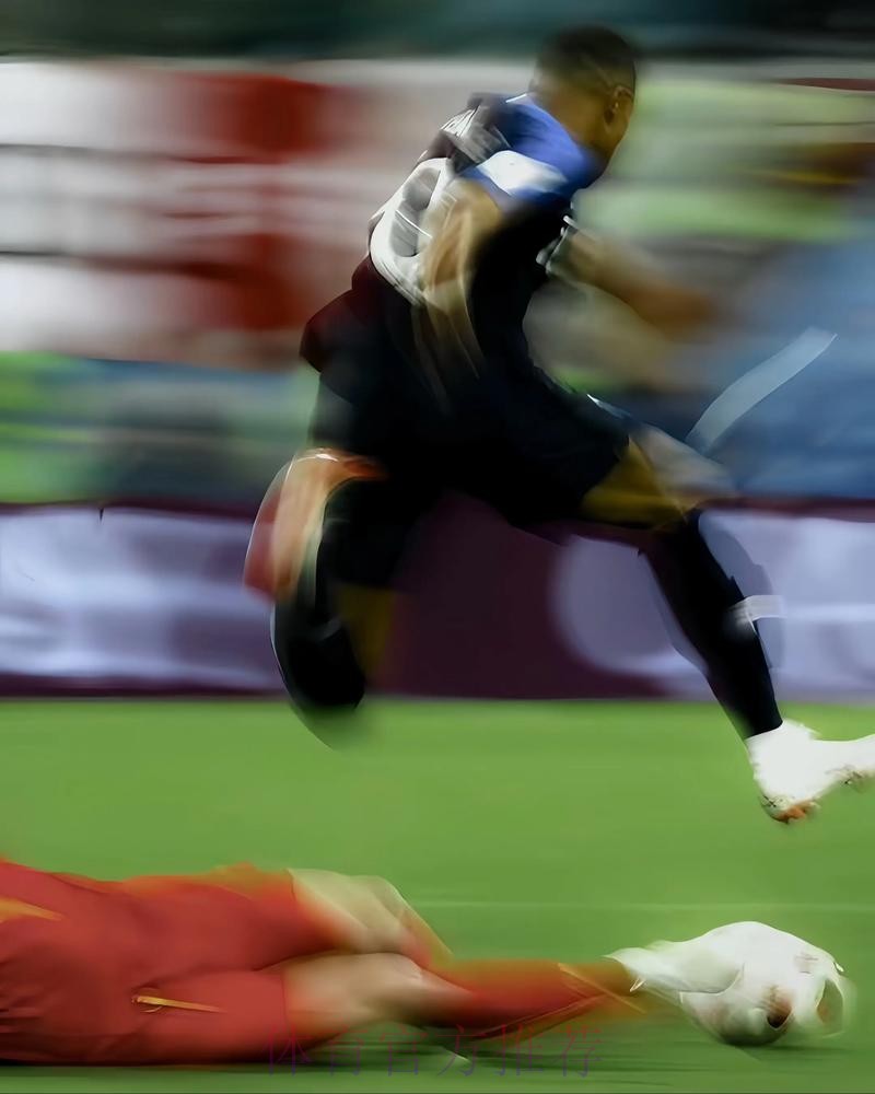 姆巴佩:应该关注亚马尔场上表现 18岁谁都会犯错